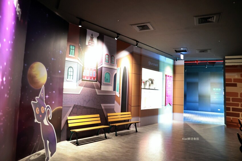 台南萬國通路創意觀光工廠︱歸仁免費景點巨大行李箱網美牆美拍,以宇宙太空人為主題的觀光工廠~戶外景觀遊