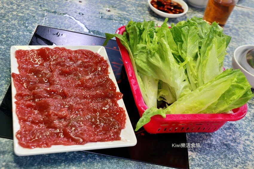 澳門徳記美食︱澳門餐廳推薦德記美食，招牌胡椒雞腳骨煲涮起生牛肉、東星斑、手打豬肉丸都好厲害！