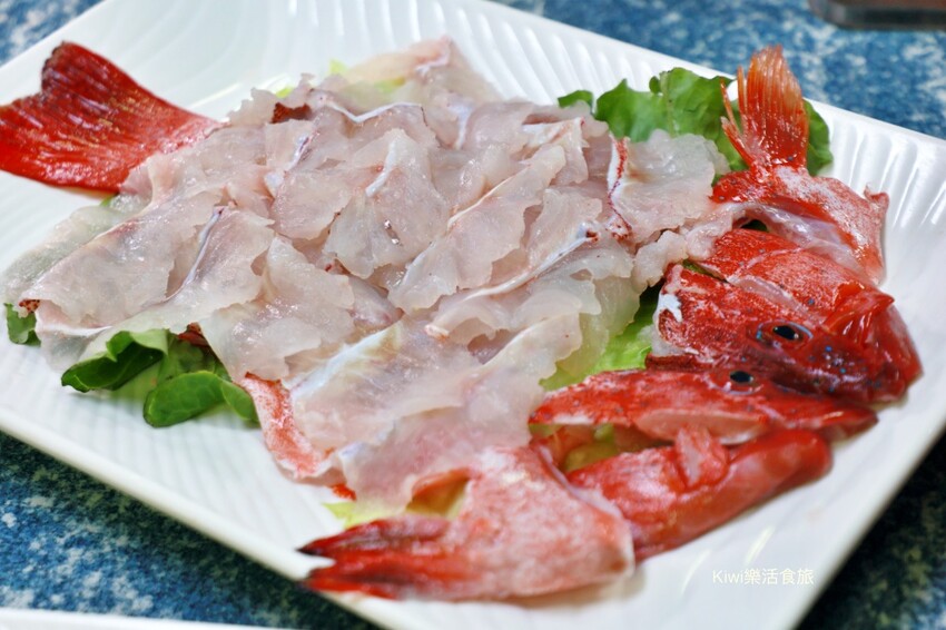 澳門徳記美食︱澳門餐廳推薦德記美食，招牌胡椒雞腳骨煲涮起生牛肉、東星斑、手打豬肉丸都好厲害！