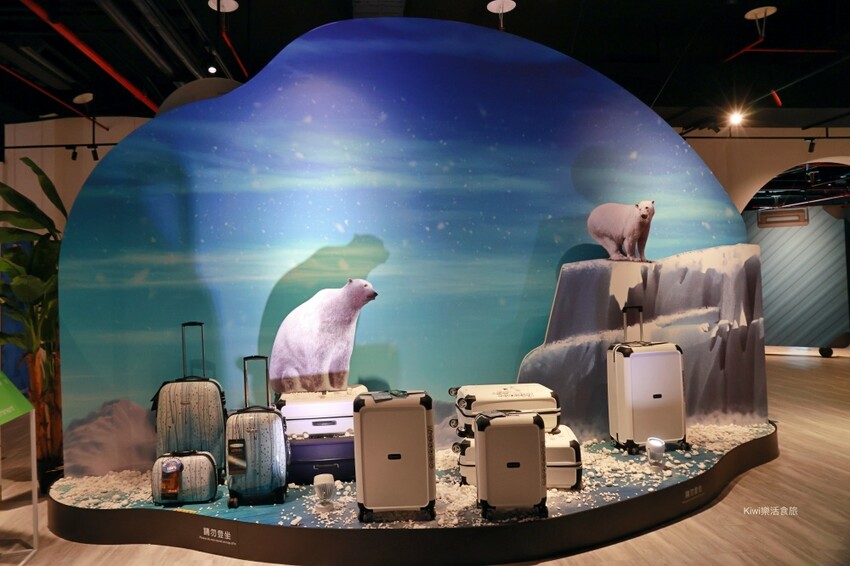 台南萬國通路創意觀光工廠︱歸仁免費景點巨大行李箱網美牆美拍,以宇宙太空人為主題的觀光工廠~戶外景觀遊