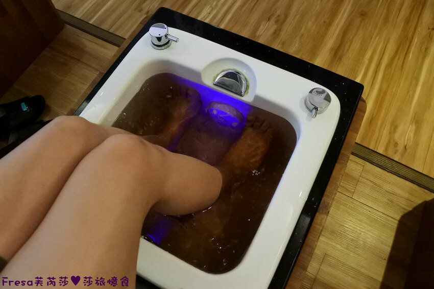 嘉義按摩【五趾沐足體養生會館】嘉義火車站前超方便！專業平價專屬包廂.足底按摩＋半身指壓│足浴＋肩頸紓壓│岩盤浴│精油按摩 - Fresa芙芮莎♥莎旅憶食