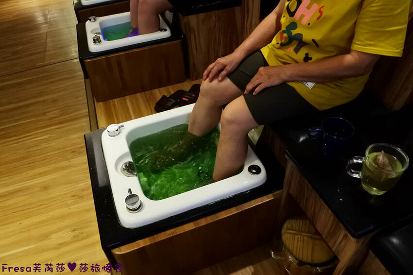 嘉義按摩【五趾沐足體養生會館】嘉義火車站前超方便！專業平價專屬包廂.足底按摩＋半身指壓│足浴＋肩頸紓壓│岩盤浴│精油按摩 - Fresa芙芮莎♥莎旅憶食