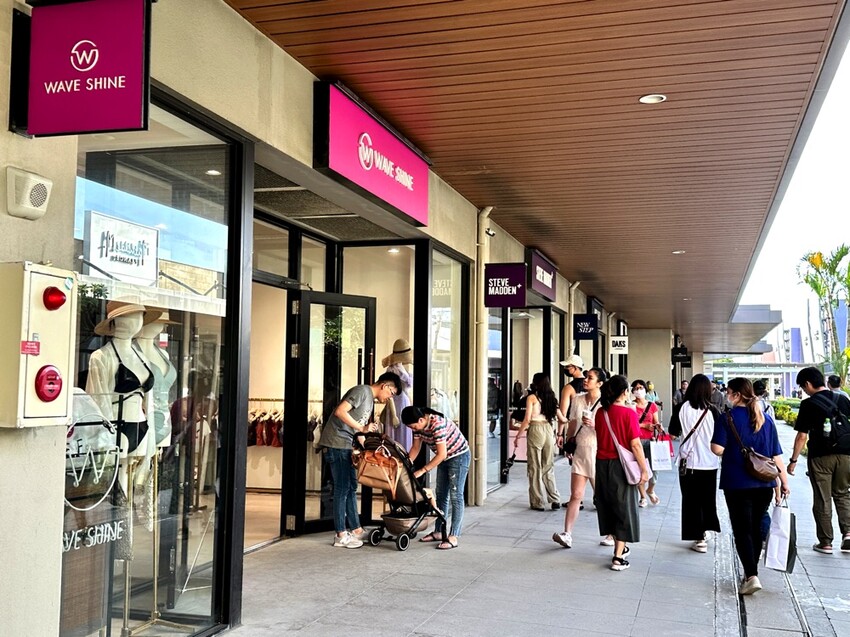 台中沙鹿快閃半日遊-靜宜大學聖堂/沙發馬鈴薯樂園 沙鹿東晉店 娃娃機複合式主題樂園/台中三井OUTLET摩天輪/台中半日遊/台中親子主題館 - 進食的巨鼠