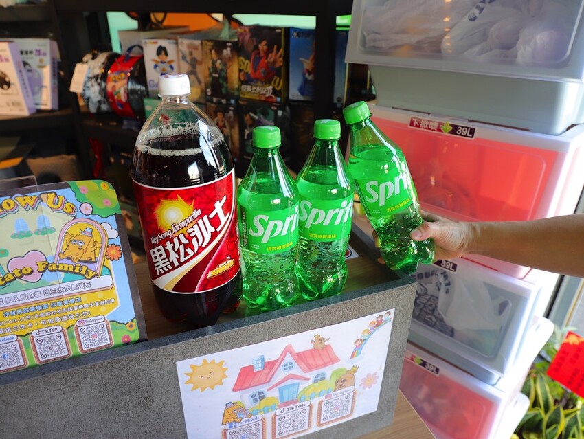 台中沙鹿快閃半日遊-靜宜大學聖堂/沙發馬鈴薯樂園 沙鹿東晉店 娃娃機複合式主題樂園/台中三井OUTLET摩天輪/台中半日遊/台中親子主題館 - 進食的巨鼠