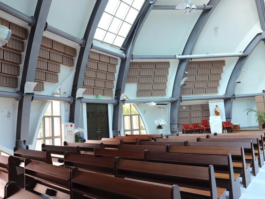 台中沙鹿快閃半日遊-靜宜大學聖堂/沙發馬鈴薯樂園 沙鹿東晉店 娃娃機複合式主題樂園/台中三井OUTLET摩天輪/台中半日遊/台中親子主題館 - 進食的巨鼠