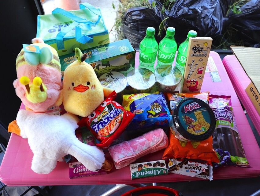 台中沙鹿快閃半日遊-靜宜大學聖堂/沙發馬鈴薯樂園 沙鹿東晉店 娃娃機複合式主題樂園/台中三井OUTLET摩天輪/台中半日遊/台中親子主題館 - 進食的巨鼠