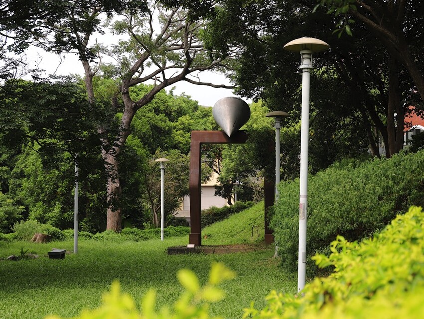 台中沙鹿快閃半日遊-靜宜大學聖堂/沙發馬鈴薯樂園 沙鹿東晉店 娃娃機複合式主題樂園/台中三井OUTLET摩天輪/台中半日遊/台中親子主題館 - 進食的巨鼠