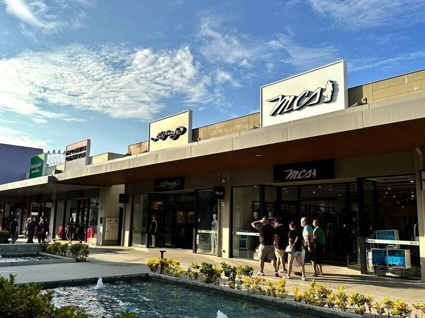 台中沙鹿快閃半日遊-靜宜大學聖堂/沙發馬鈴薯樂園 沙鹿東晉店 娃娃機複合式主題樂園/台中三井OUTLET摩天輪/台中半日遊/台中親子主題館 - 進食的巨鼠