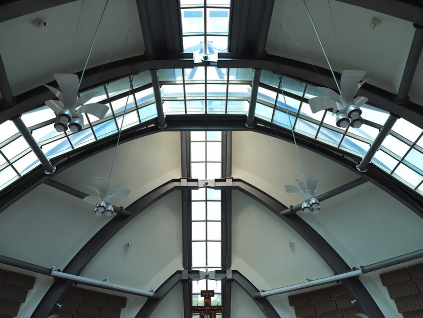 台中沙鹿快閃半日遊-靜宜大學聖堂/沙發馬鈴薯樂園 沙鹿東晉店 娃娃機複合式主題樂園/台中三井OUTLET摩天輪/台中半日遊/台中親子主題館 - 進食的巨鼠