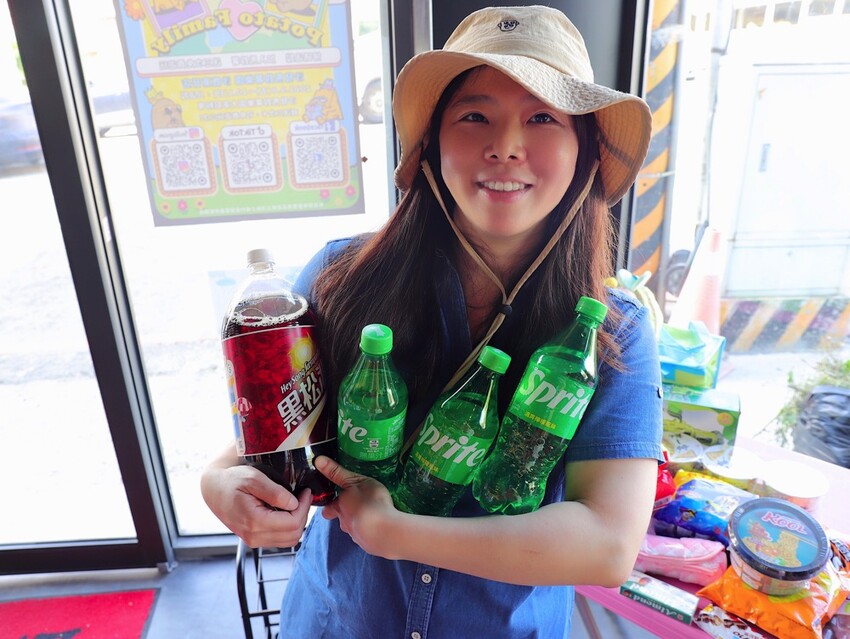 台中沙鹿快閃半日遊-靜宜大學聖堂/沙發馬鈴薯樂園 沙鹿東晉店 娃娃機複合式主題樂園/台中三井OUTLET摩天輪/台中半日遊/台中親子主題館 - 進食的巨鼠