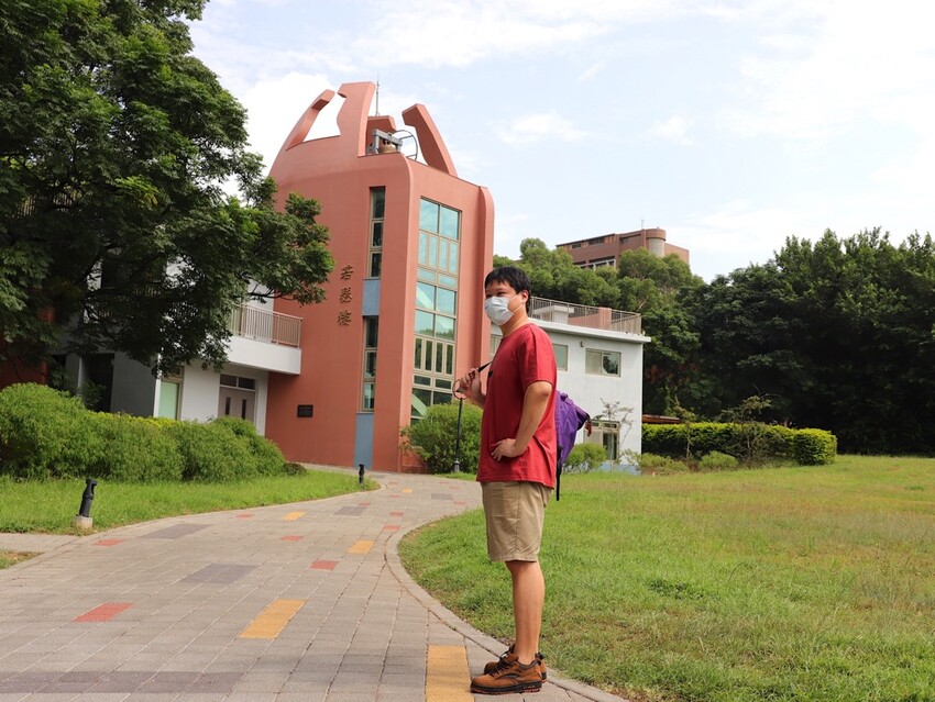 台中沙鹿快閃半日遊-靜宜大學聖堂/沙發馬鈴薯樂園 沙鹿東晉店 娃娃機複合式主題樂園/台中三井OUTLET摩天輪/台中半日遊/台中親子主題館 - 進食的巨鼠