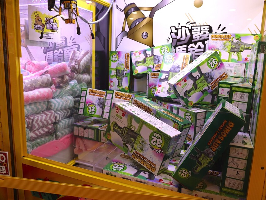 台中沙鹿快閃半日遊-靜宜大學聖堂/沙發馬鈴薯樂園 沙鹿東晉店 娃娃機複合式主題樂園/台中三井OUTLET摩天輪/台中半日遊/台中親子主題館 - 進食的巨鼠