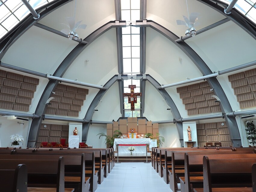 台中沙鹿快閃半日遊-靜宜大學聖堂/沙發馬鈴薯樂園 沙鹿東晉店 娃娃機複合式主題樂園/台中三井OUTLET摩天輪/台中半日遊/台中親子主題館 - 進食的巨鼠