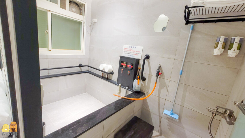 一個人也能泡的萬里海底溫泉!沐川海底溫泉，超便宜CP值超高!泡湯湯屋簡約精緻一小時免300元，休息兩小時也