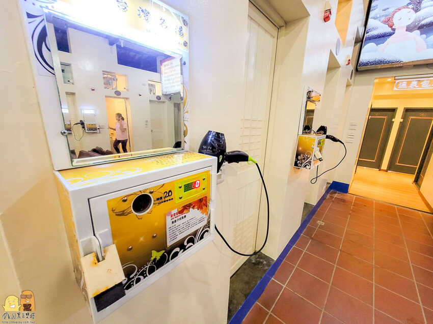 一個人也能泡的萬里海底溫泉!沐川海底溫泉，超便宜CP值超高!泡湯湯屋簡約精緻一小時免300元，休息兩小時也