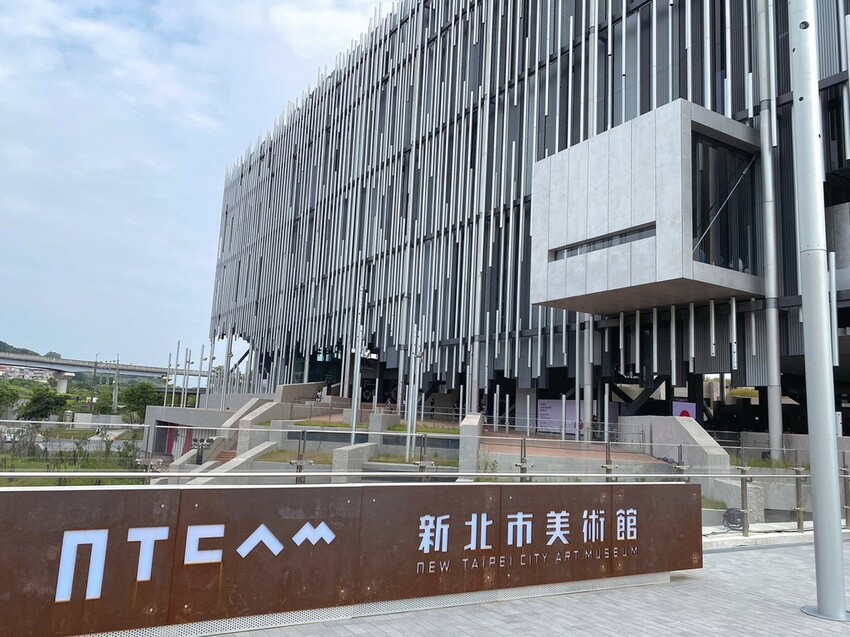 鶯歌新北市美術館2023Ｏ起來，錯過台灣設計展沒關係，鋁管建築也很有看頭！