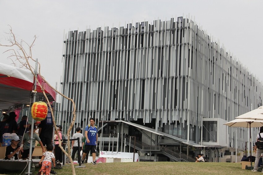 鶯歌新北市美術館2023Ｏ起來，錯過台灣設計展沒關係，鋁管建築也很有看頭！