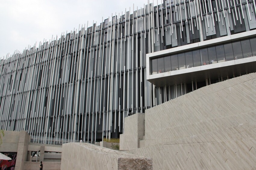 鶯歌新北市美術館2023Ｏ起來，錯過台灣設計展沒關係，鋁管建築也很有看頭！