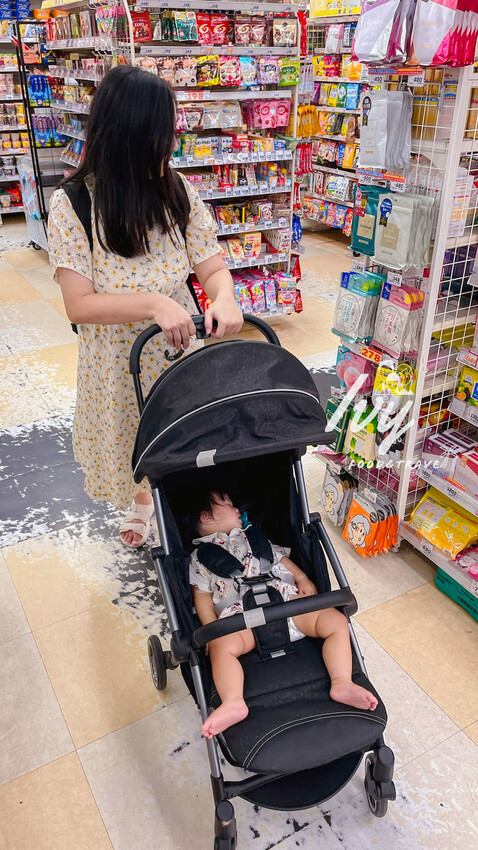 Chicco Goody Pro魔術瞬收手推車 |可登機嬰兒推車推薦,輕巧秒收不佔空間,帶嬰兒出國最強幫手! - 艾薇覓食趣