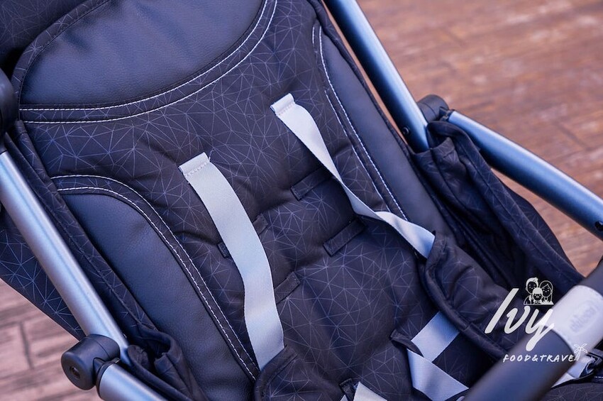 Chicco Goody Pro魔術瞬收手推車 |可登機嬰兒推車推薦,輕巧秒收不佔空間,帶嬰兒出國最強幫手! - 艾薇覓食趣