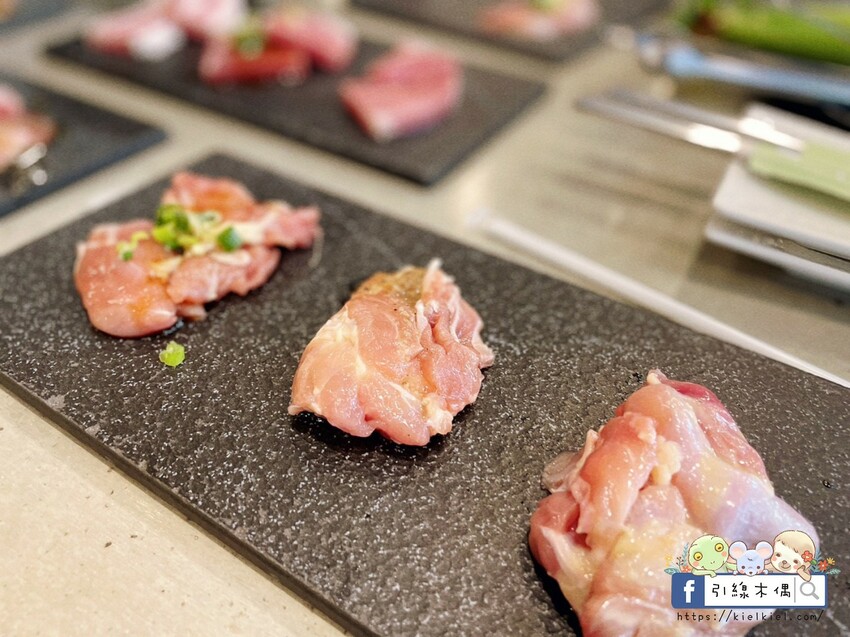 【嘉義美食】野赤燒肉吃到飽-500元起爽吃肉滿酒酣飽時光，炭火原肉現切香，海陸食材豐富全，飲料冰淇淋暢無限，QR點餐機器人科技送。