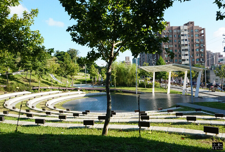 【桃園景點】大有梯田生態公園,觀景台上的綠油梯田美景,旁有小