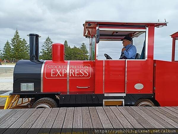 巴瑟爾頓長堤Busselton Jetty搭小火車出海 巴瑟爾頓長堤Busselton Jetty搭小火車出海