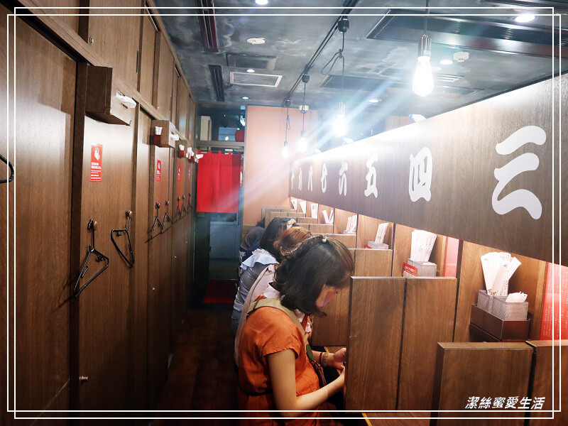 一蘭拉麵-橫濱櫻木町店/到日本吃當地的看看~美味豚骨拉麵