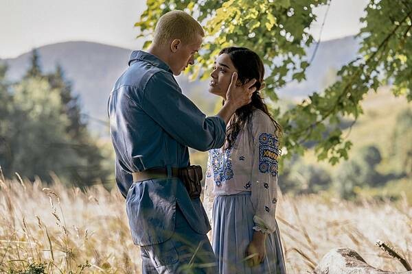 7-飢餓遊戲：鳴鳥與游蛇之歌_劇照 1_湯姆布萊斯(左)、瑞秋曾格勒