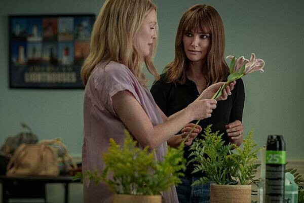 7-五月的你,十二月的她_劇照04 _茱莉安摩爾(左)、娜塔莉波曼