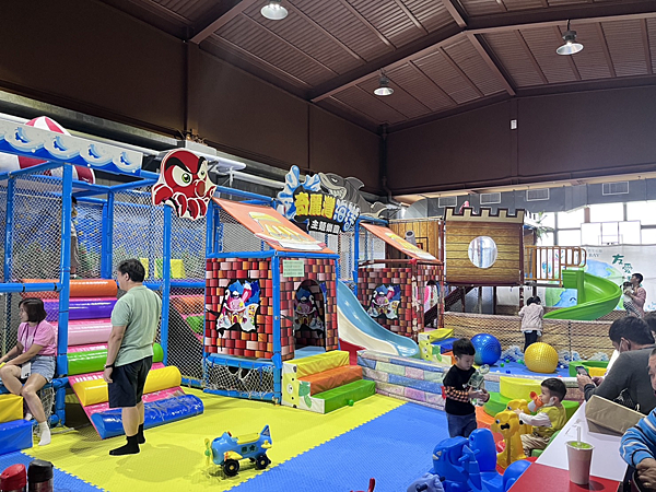 【宜蘭景點】免門票奇麗灣珍奶文化館|DIY草莓珍珠|燈泡珍奶