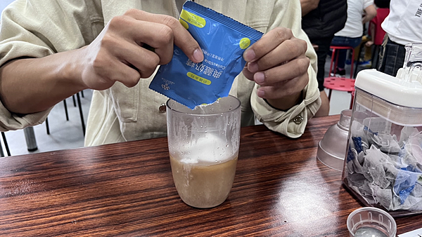 【宜蘭景點】免門票奇麗灣珍奶文化館|DIY草莓珍珠|燈泡珍奶