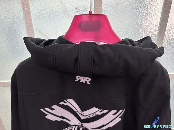 [部品開箱] RXR 兔騎士 RXR 聯名款街頭騎士衝鋒軟殼