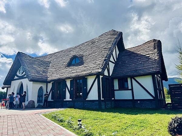 ★花蓮●壽豐*星巴克理想門市,一秒到歐洲,最新秘境絕美的童話