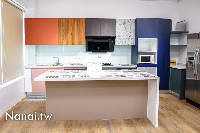 鹿港在地超過3000坪家具工廠！客製化系統櫃、廚具訂製、萬件家具任你挑，先進傢俱(iCAKU愛庫家居)一站式購足