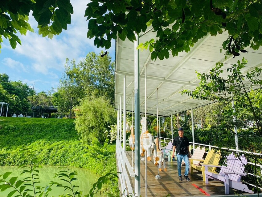 【台南玉井】「白色教堂」隱藏在山林中的夢幻景點| 純白建築中享受另一種悠閒浪漫生活|