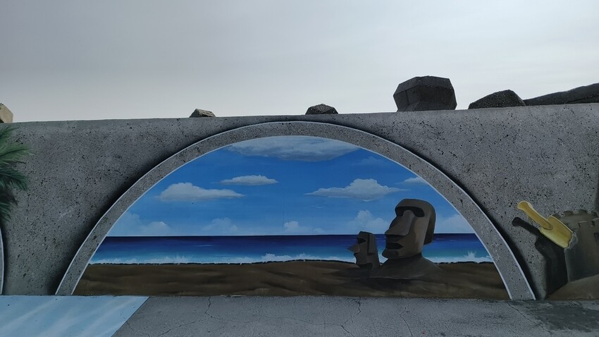 【高雄景點】「彌陀漁港海岸光廊」|網美打卡必拍海中木棧道|玩水沙灘溜滑梯 |阿部乳坊旅人系列欣賞|