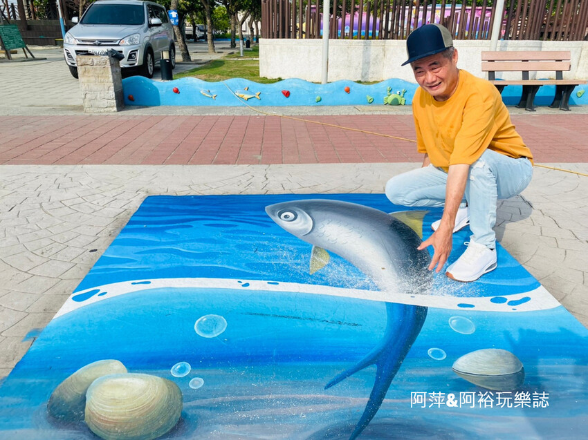 【高雄景點】「彌陀漁港海岸光廊」|網美打卡必拍海中木棧道|玩水沙灘溜滑梯 |阿部乳坊旅人系列欣賞|