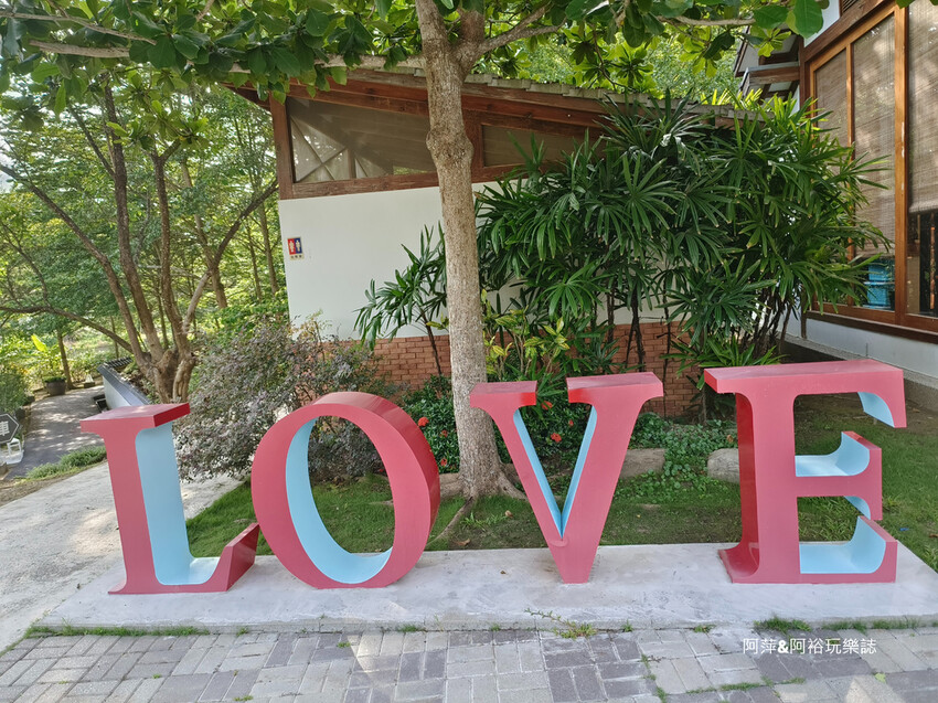 【台南玉井】「白色教堂」隱藏在山林中的夢幻景點| 純白建築中享受另一種悠閒浪漫生活|