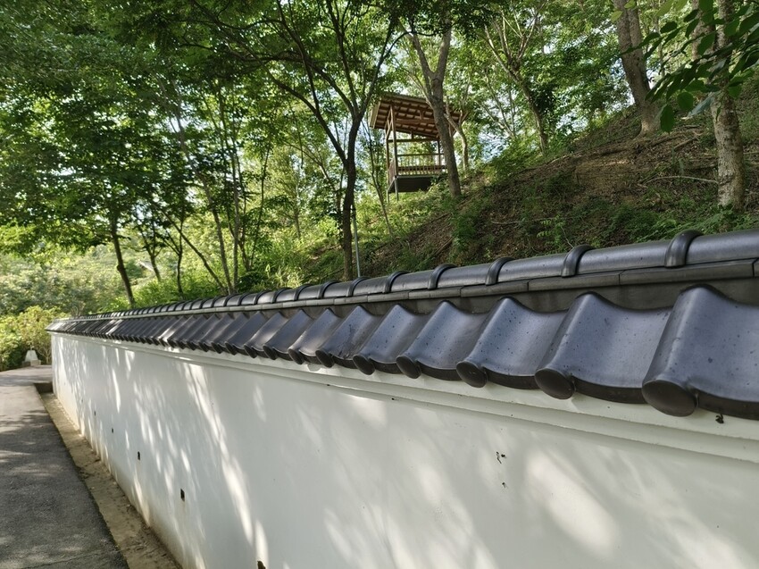 【台南玉井】「白色教堂」隱藏在山林中的夢幻景點| 純白建築中享受另一種悠閒浪漫生活|