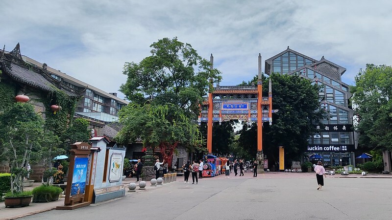 洛帶古鎮-穿越千年古鎮街道，客家土樓是壯觀的