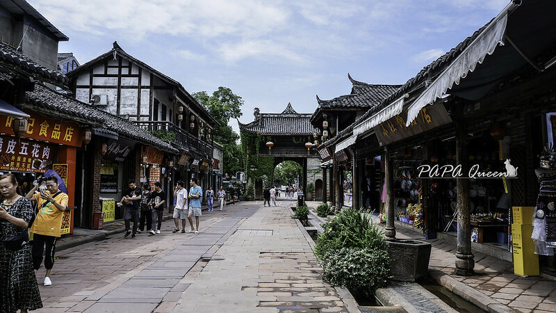 洛帶古鎮-穿越千年古鎮街道，客家土樓是壯觀的