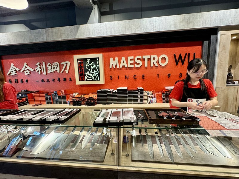 金門自由行｜金合利鋼刀觀光工廠，看「傳統鍛造」如何製作砲彈鋼刀，還能ＤＩＹ一把個人專屬小菜刀。（金門