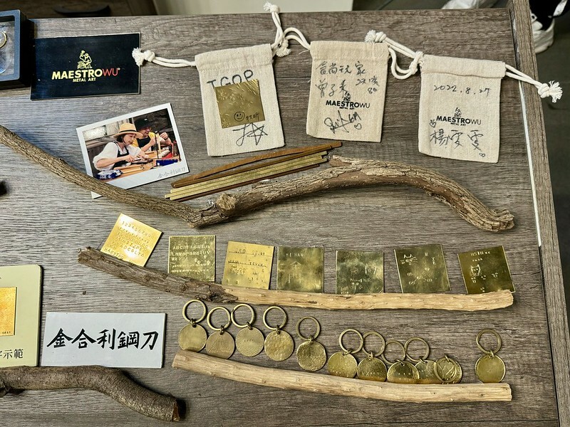 金門自由行｜金合利鋼刀觀光工廠，看「傳統鍛造」如何製作砲彈鋼刀，還能ＤＩＹ一把個人專屬小菜刀。（金門