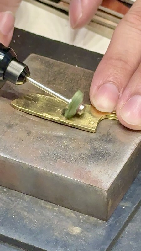 金門自由行｜金合利鋼刀觀光工廠，看「傳統鍛造」如何製作砲彈鋼刀，還能ＤＩＹ一把個人專屬小菜刀。（金門