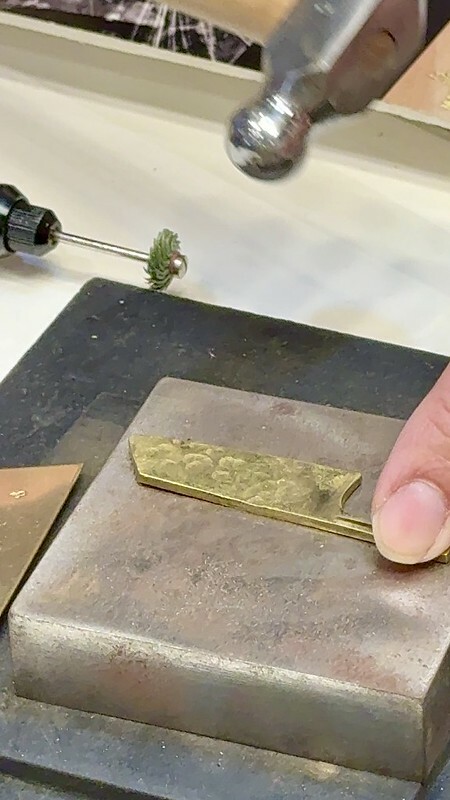 金門自由行｜金合利鋼刀觀光工廠，看「傳統鍛造」如何製作砲彈鋼刀，還能ＤＩＹ一把個人專屬小菜刀。（金門