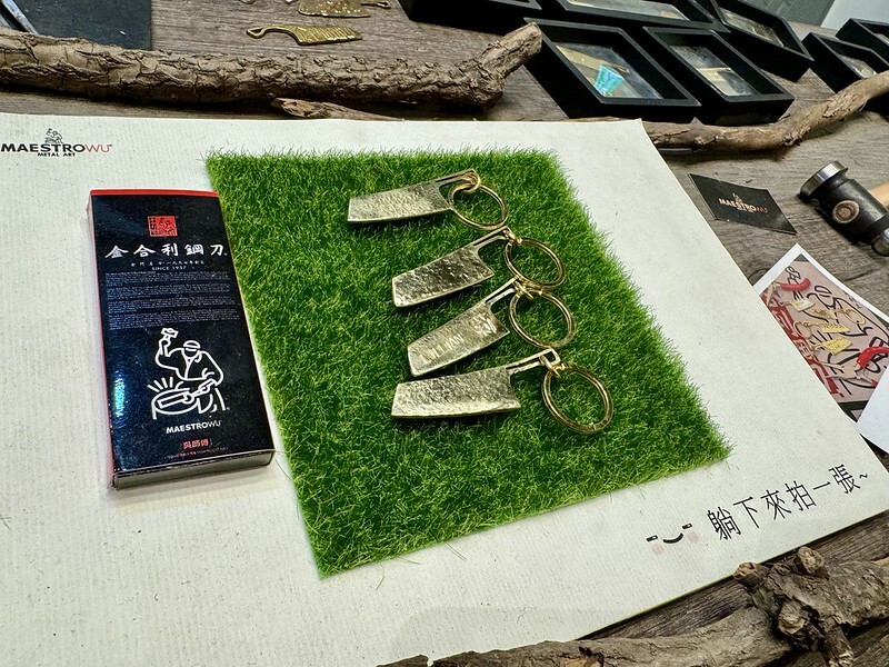 金門自由行｜金合利鋼刀觀光工廠，看「傳統鍛造」如何製作砲彈鋼刀，還能ＤＩＹ一把個人專屬小菜刀。（金門