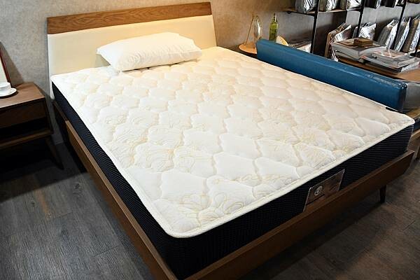 超過40年的手工縫製技術，台南首推手工床墊【品眠眠品床墊工廠】用固執的好品質，換得我的一夜好眠！