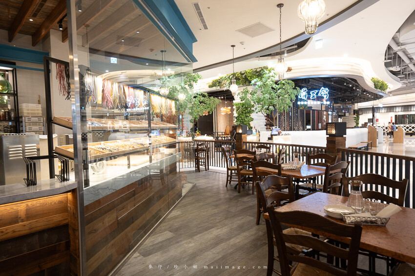 桃園購物｜大江購物中心MetroWalk～最美室內聖誕裝置藝術就在大江，好拍、好買、好好逛！還整年免費停車