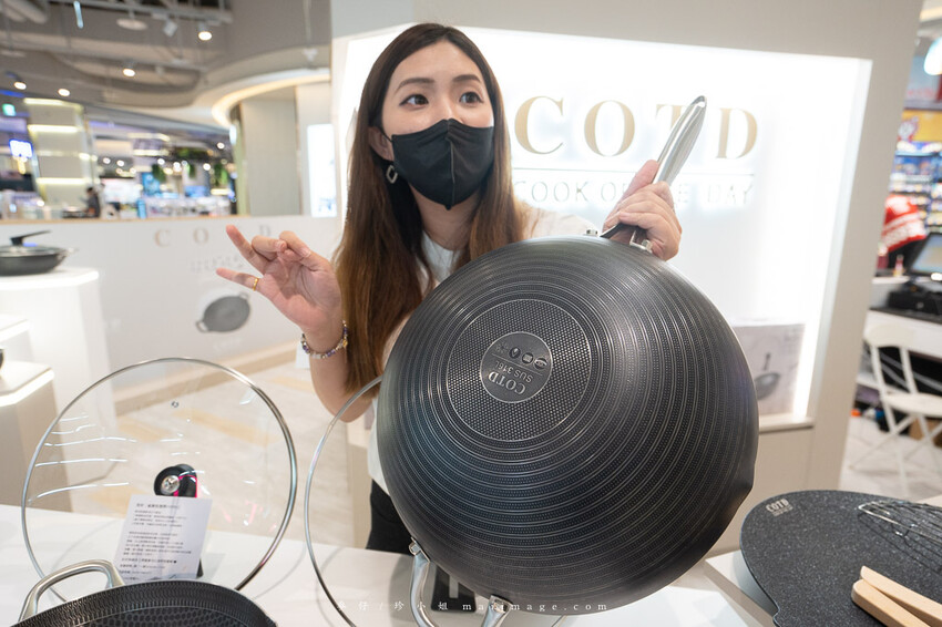 桃園購物｜大江購物中心MetroWalk～最美室內聖誕裝置藝術就在大江，好拍、好買、好好逛！還整年免費停車